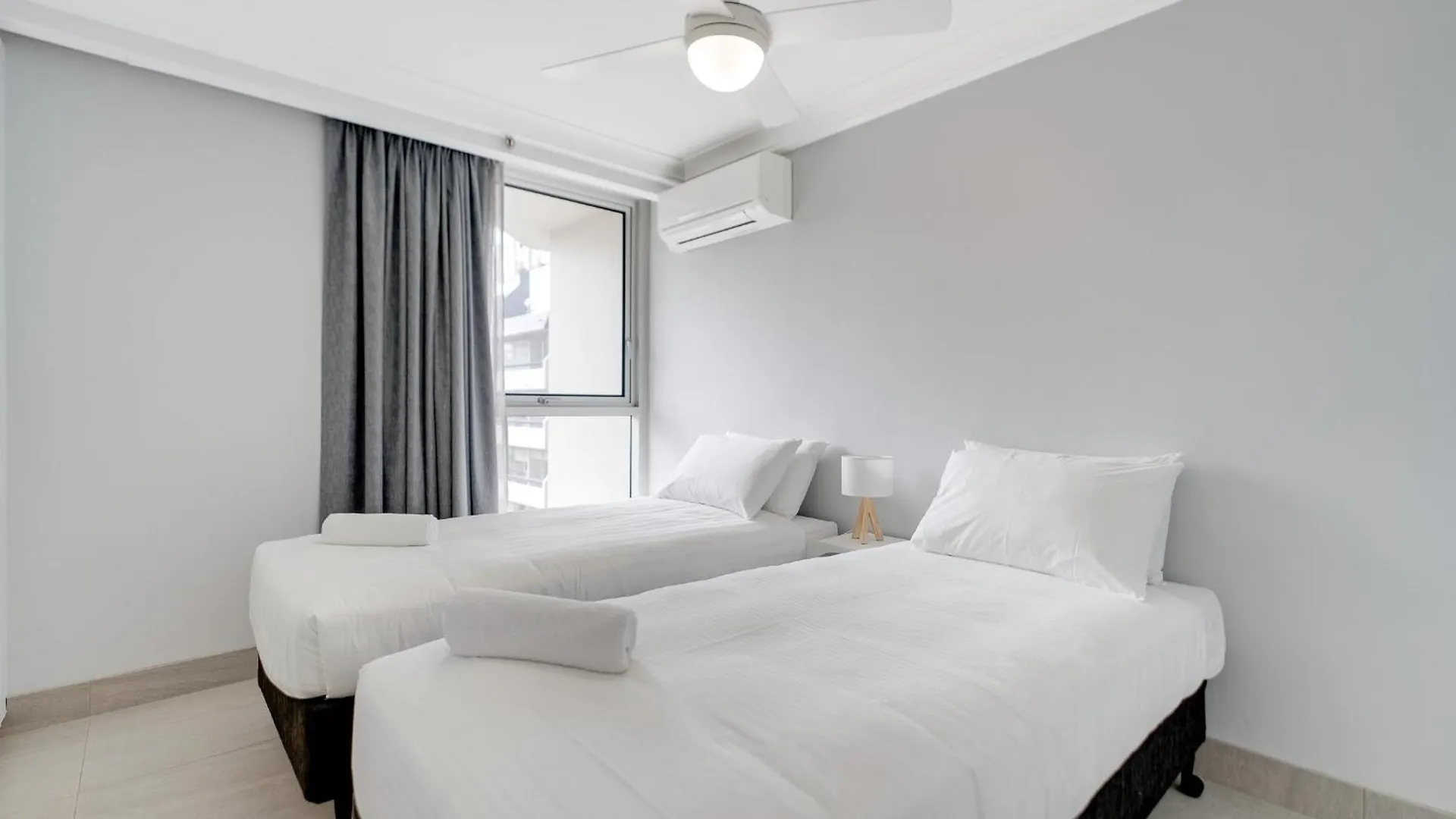 2Br Beachfront Bliss In Broadbeach ! Ocean Views! Gold Coast