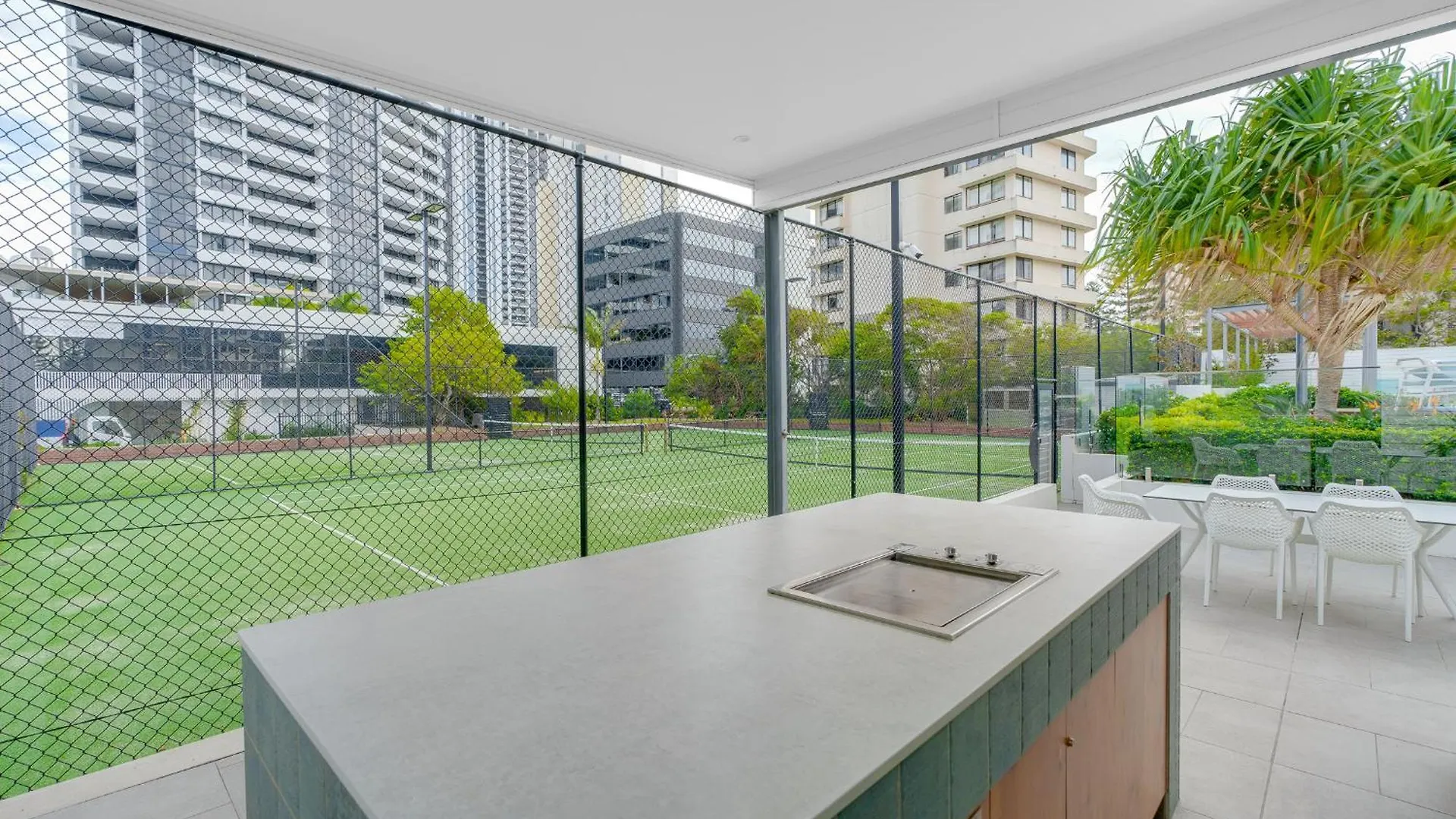 2Br Beachfront Bliss In Broadbeach ! Ocean Views! Gold Coast Apartment