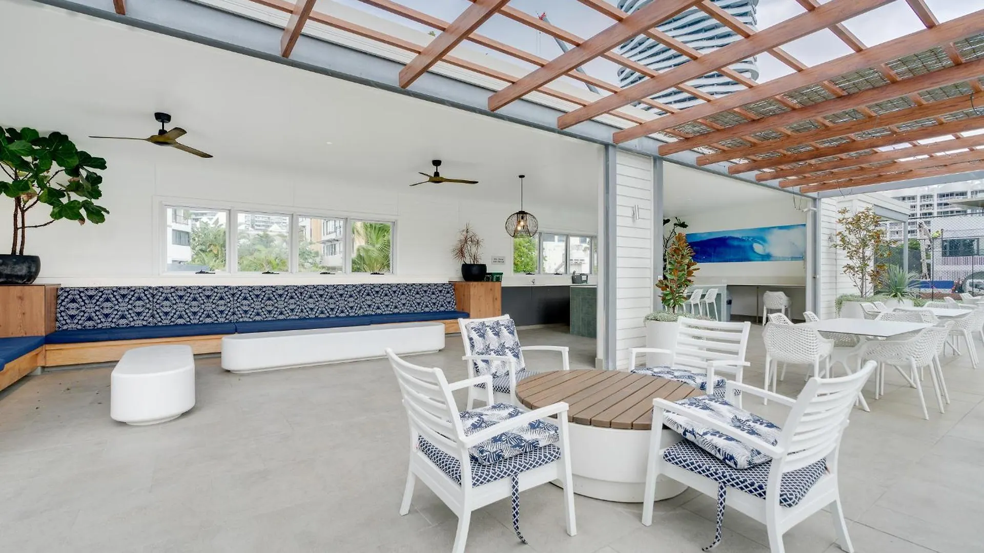 Apartment 2Br Beachfront Bliss In Broadbeach ! Ocean Views! Gold Coast