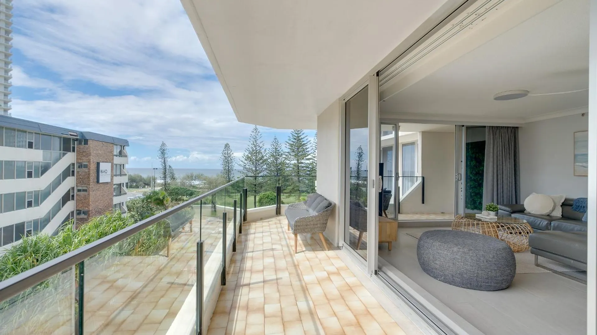 2Br Beachfront Bliss In Broadbeach ! Ocean Views! Gold Coast Australia