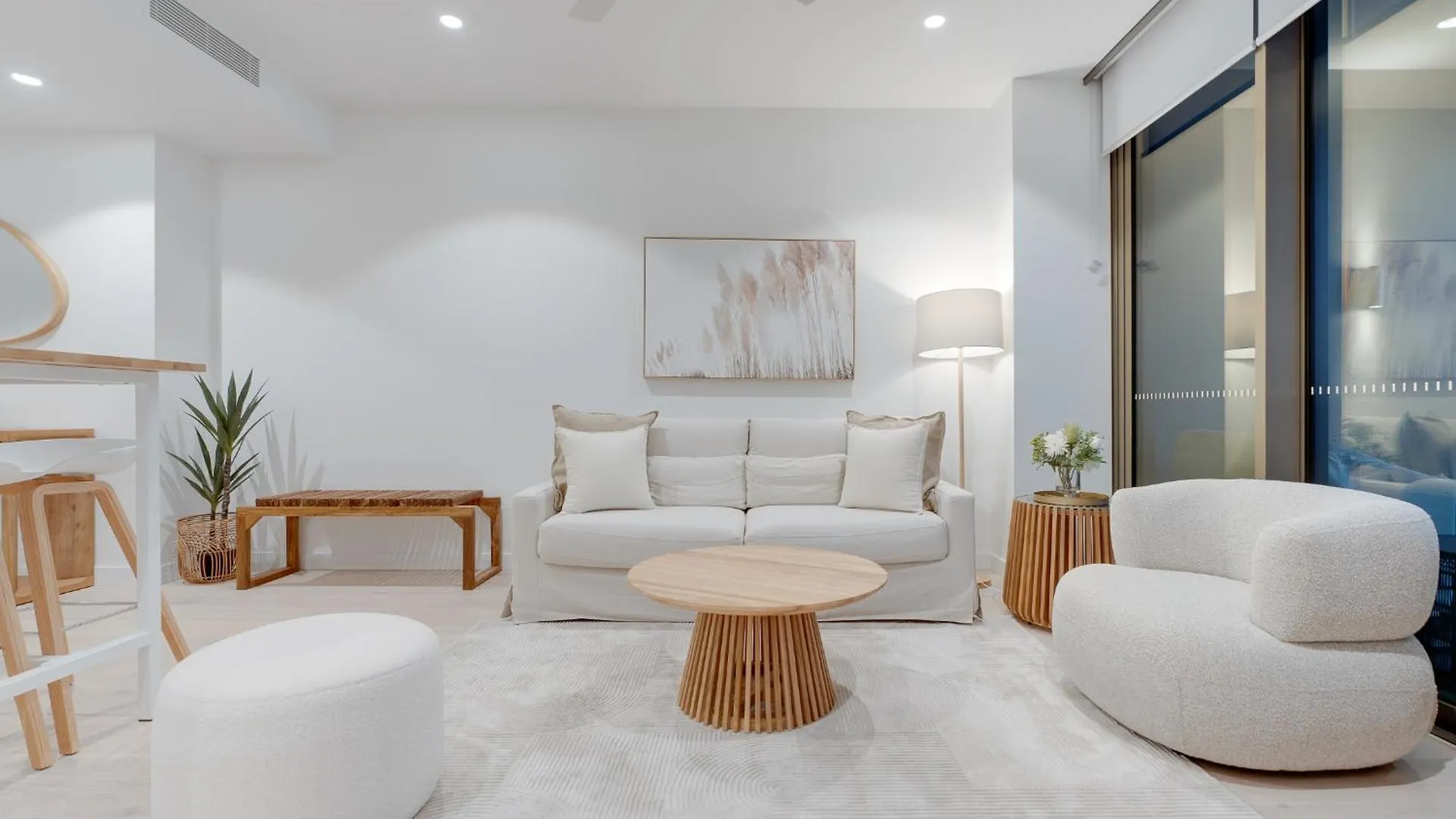 2Br Beachfront Bliss In Broadbeach ! Ocean Views! Gold Coast Australia
