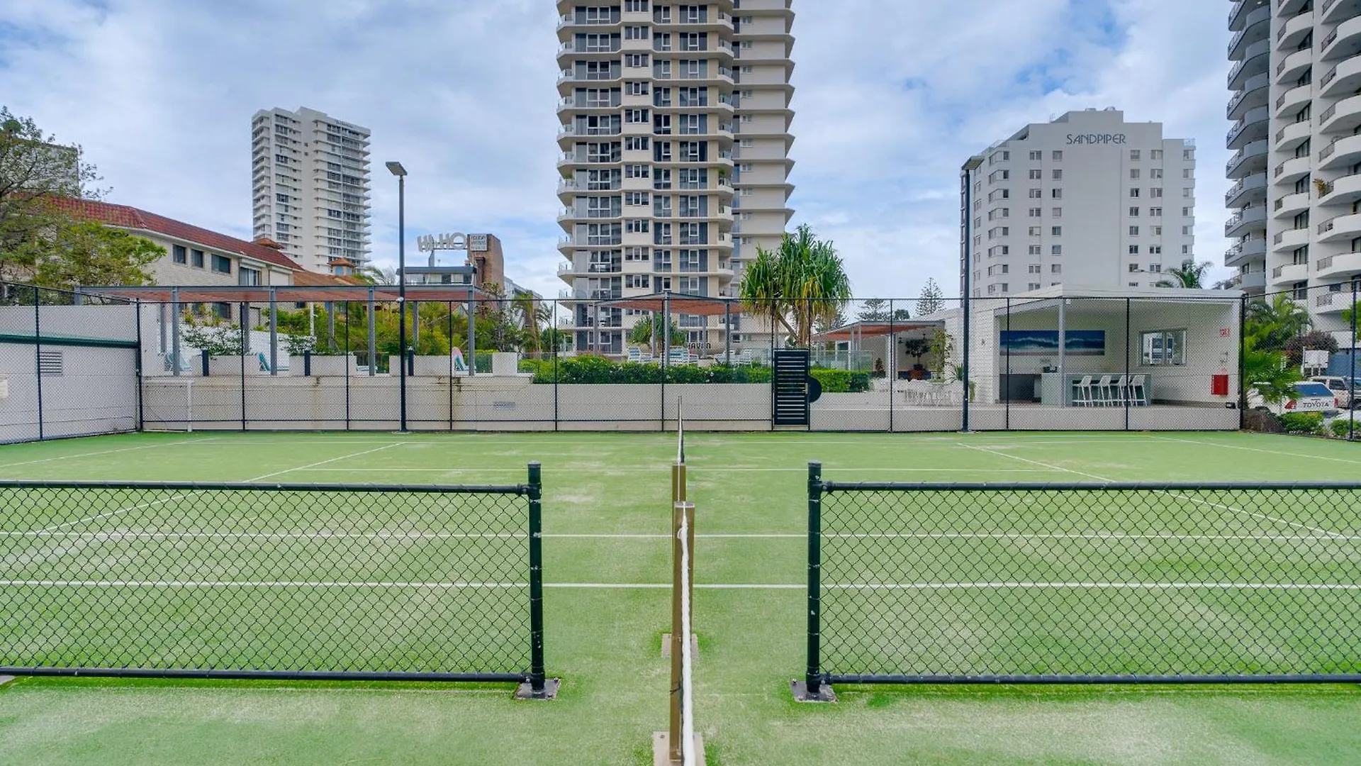 2Br Beachfront Bliss In Broadbeach ! Ocean Views! Gold Coast